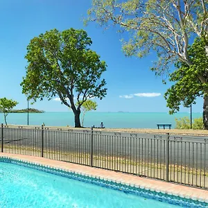 Whitsunday Waterfront Apartahotel Airlie Beach